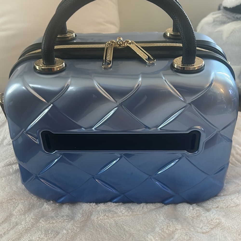 Triforce hard-sided Beauty Case. In shades of metallic blue to silver ombré - Picture 3 of 7